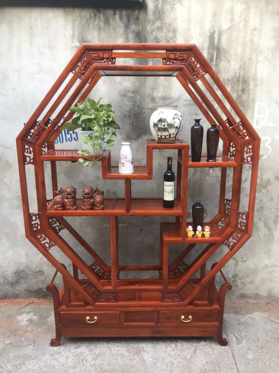 Tủ trang trí gốm sứ