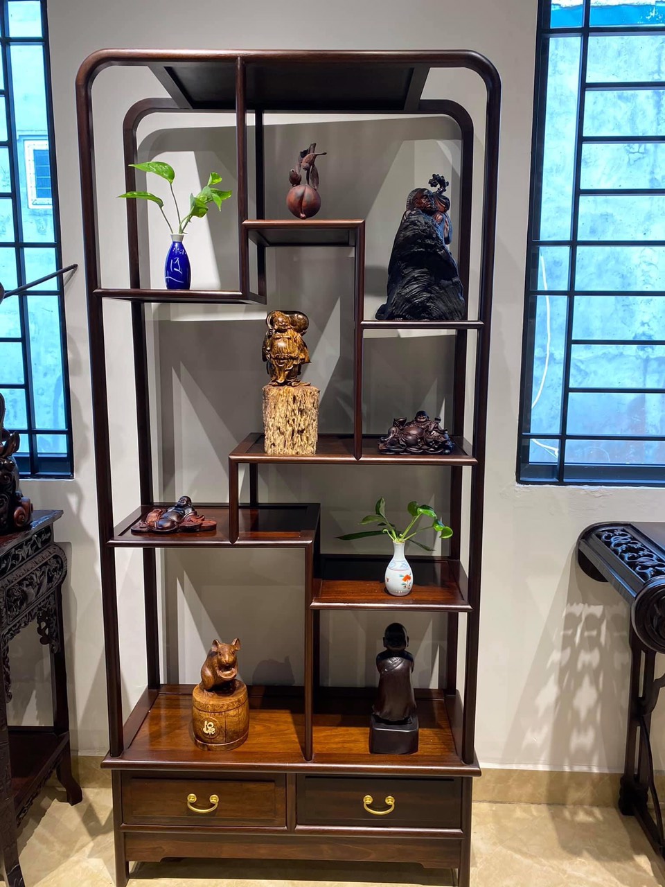 Tủ gốm sứ trang trí mẫu 4