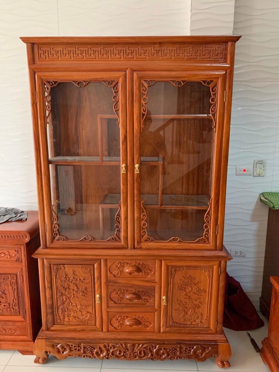 Tủ bày rượu 117cm