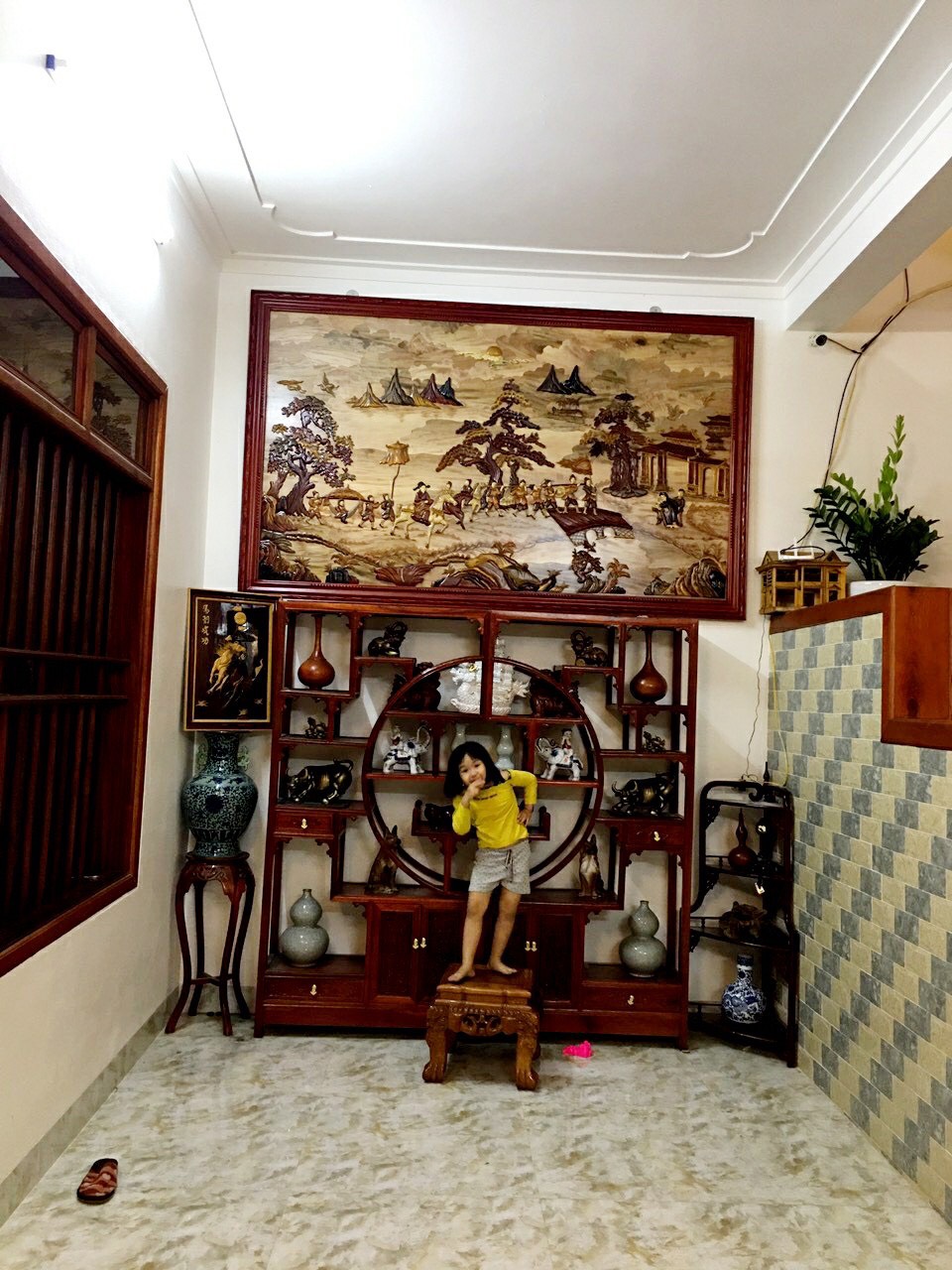 Tủ gốm sứ như ý tròn mẫu 3