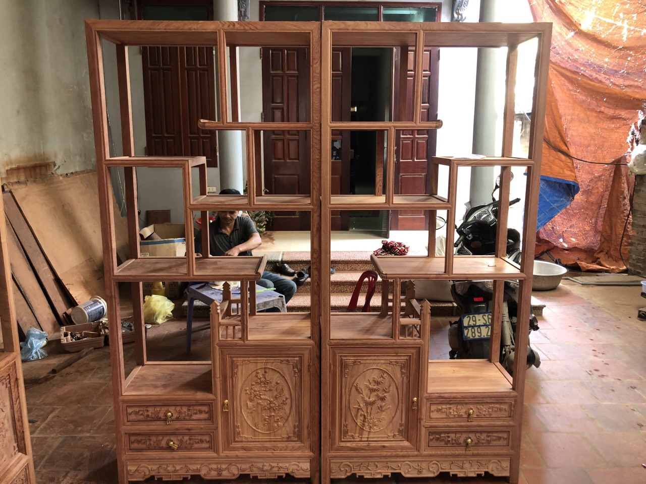 Tủ gốm sứ trang trí mẫu 10