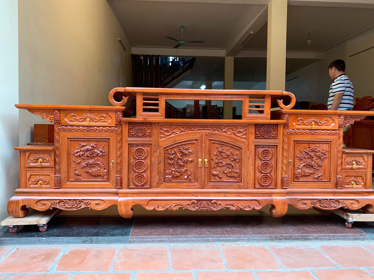 Kệ tivi trạm tứ quý gỗ hương