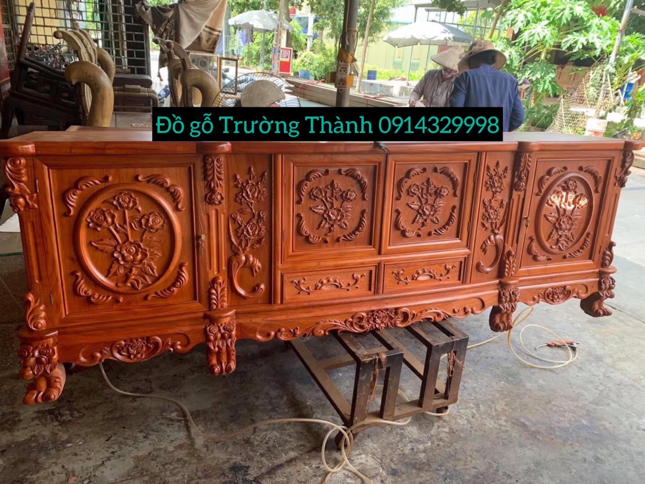 Kệ tivi louis hoa hồng 2