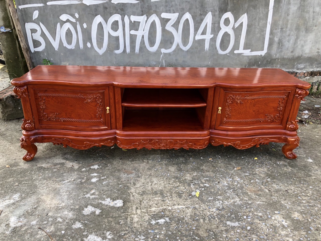 Kệ tivi gỗ Gõ Louis hoa hồng 3