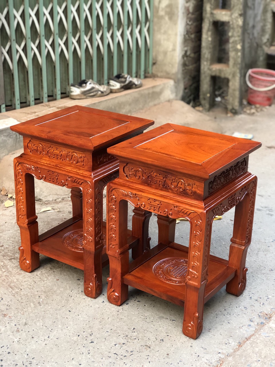 Đôn vuông hoa lá tây chạm chữ thọ