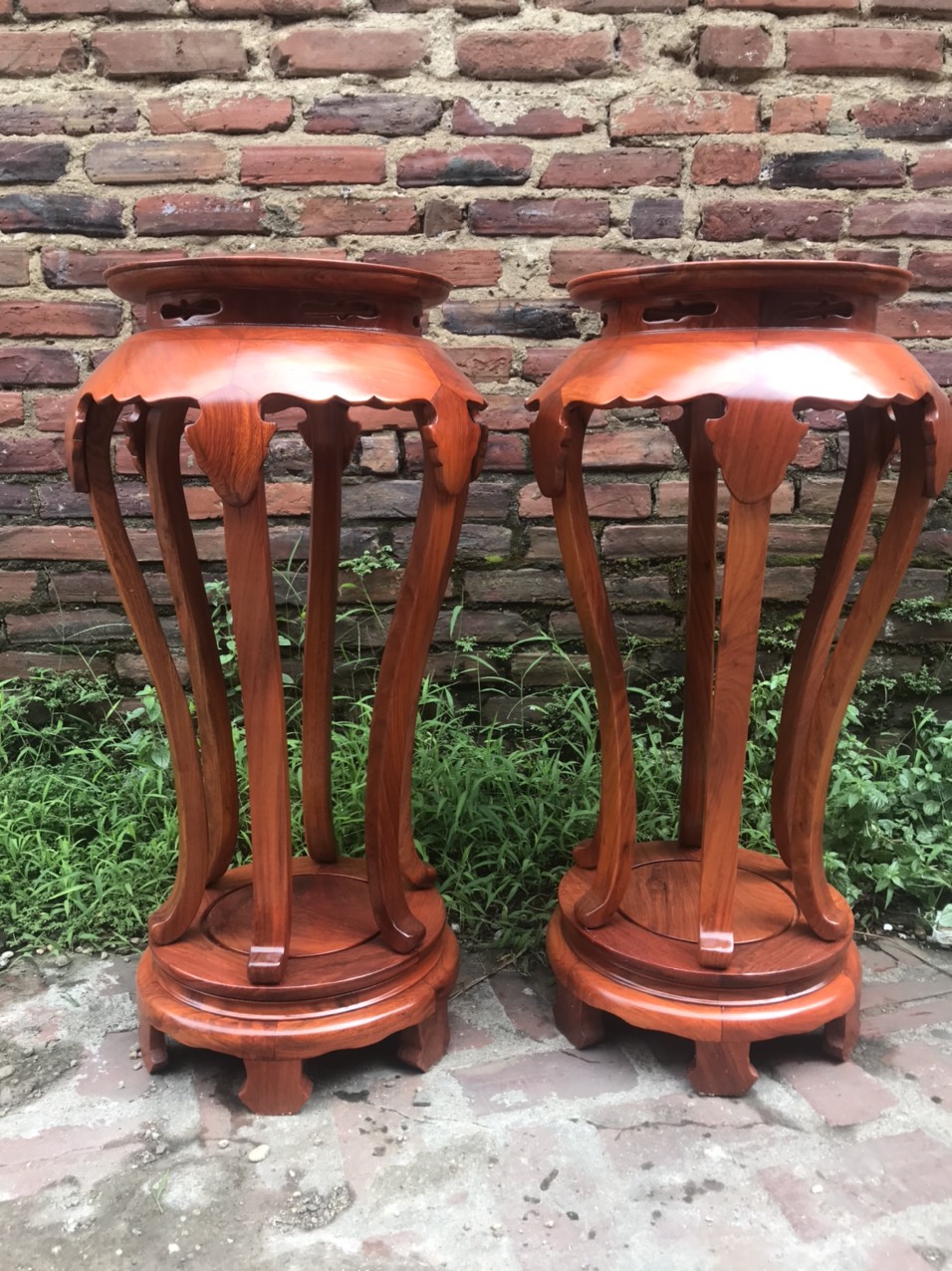 Đôn tròn lá trầu có đế 