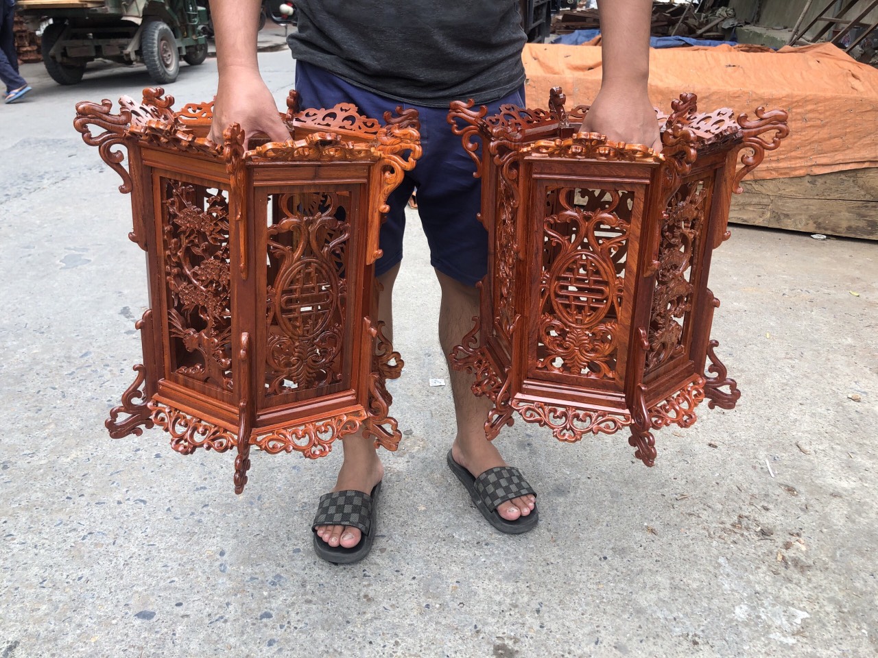Đèn lồng gỗ trạm tứ quý