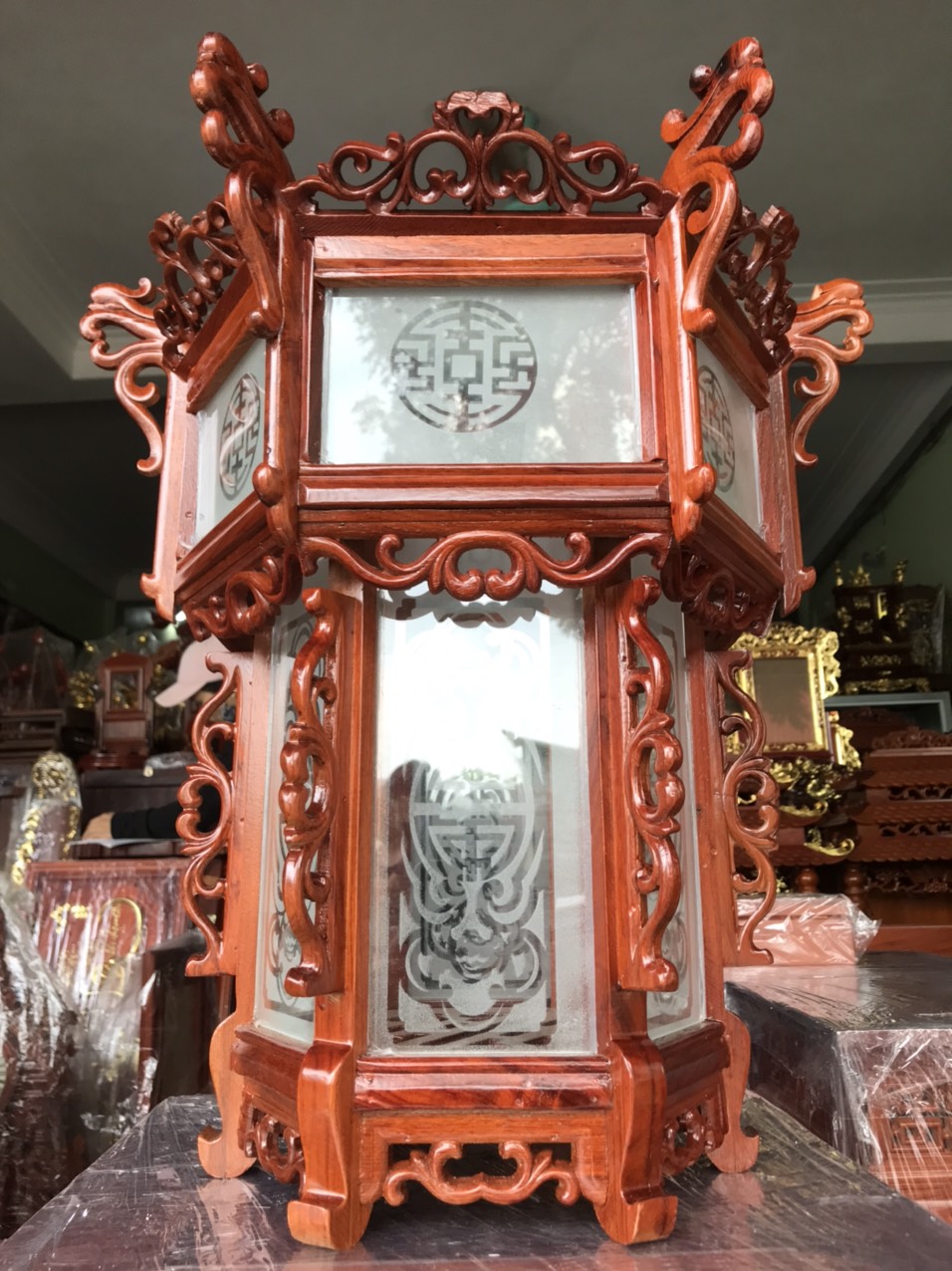 Đèn lồng gỗ hương 2 / chiếc