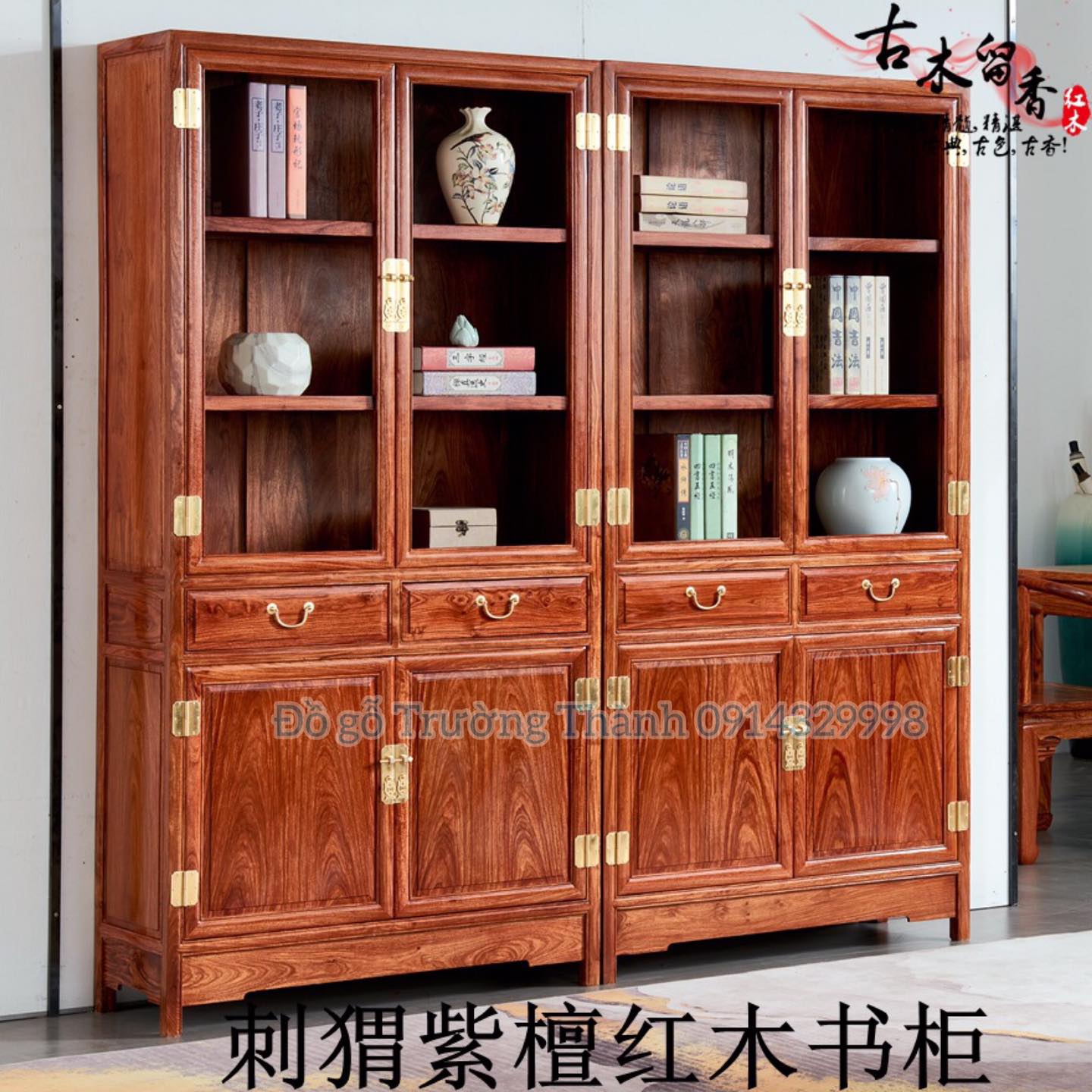 Tủ sách và đồ trang trí