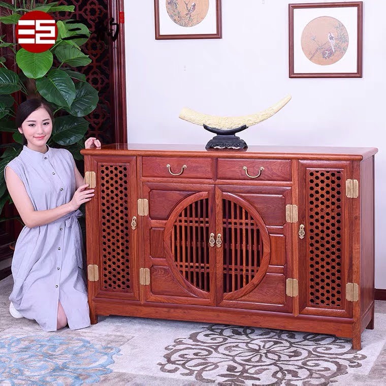 Bàn phòng thờ sắp lễ mẫu Tàu